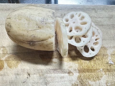 皮ごとザク切りにした岩国れんこん